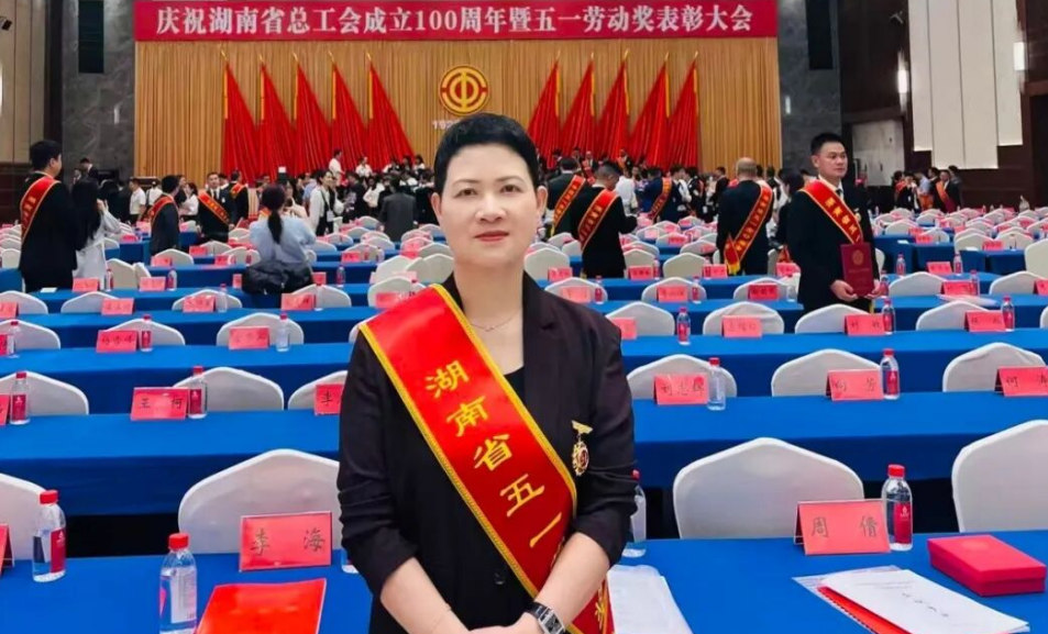 勞動(dòng)致敬時(shí)代 匠心筑夢(mèng)前行——宇環(huán)數(shù)控總經(jīng)理許燕鳴榮獲2026湖南省五一勞動(dòng)獎(jiǎng)?wù)?/>					</a>
					<p>
						<a  href=